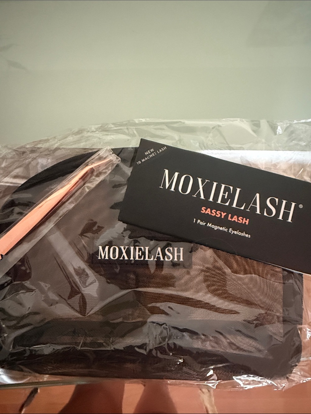 MoxieLash Sassy Lash Magnetic Eyelashes - Black Comes with applicator and bag